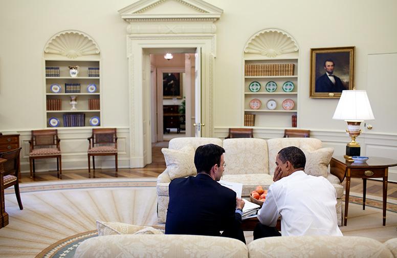 Barack_Obama_discusses_budget_with_Peter_Orszag_1-26-09