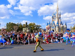Disney's Festival of Fantasy Parade Finale commons.wikimedia.org